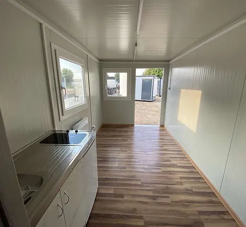 Bürocontainer 6,00 × 2,40 m mit WC, Dusche und Küche (Ref. 2390) – Ansicht 3