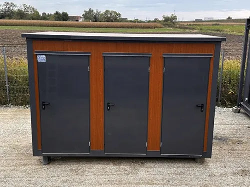 Sanitärcontainer mit Dreifachkabine (Ref. S2103) – Ansicht 3