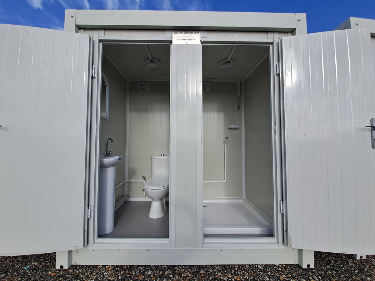 Sanitärmodul mit WC, Waschbecken und anschließbarer Dusche – Ansicht 1