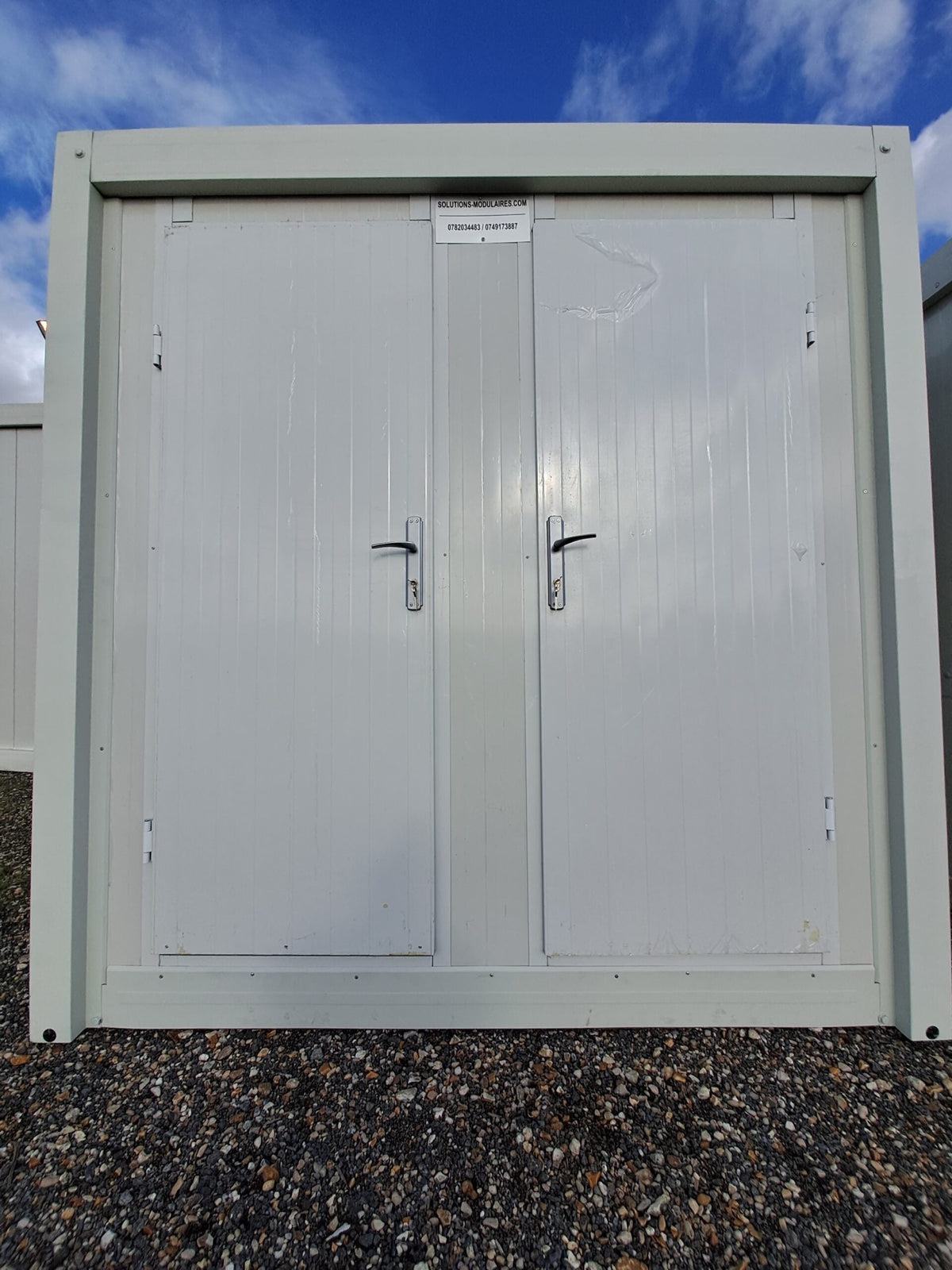 Sanitärmodul mit WC, Waschbecken und anschließbarer Dusche – Ansicht 4
