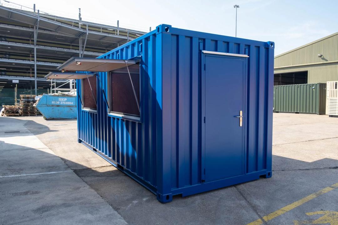 20-Fuß-Seecontainer mit doppelter Serviceklappe – Ansicht 2