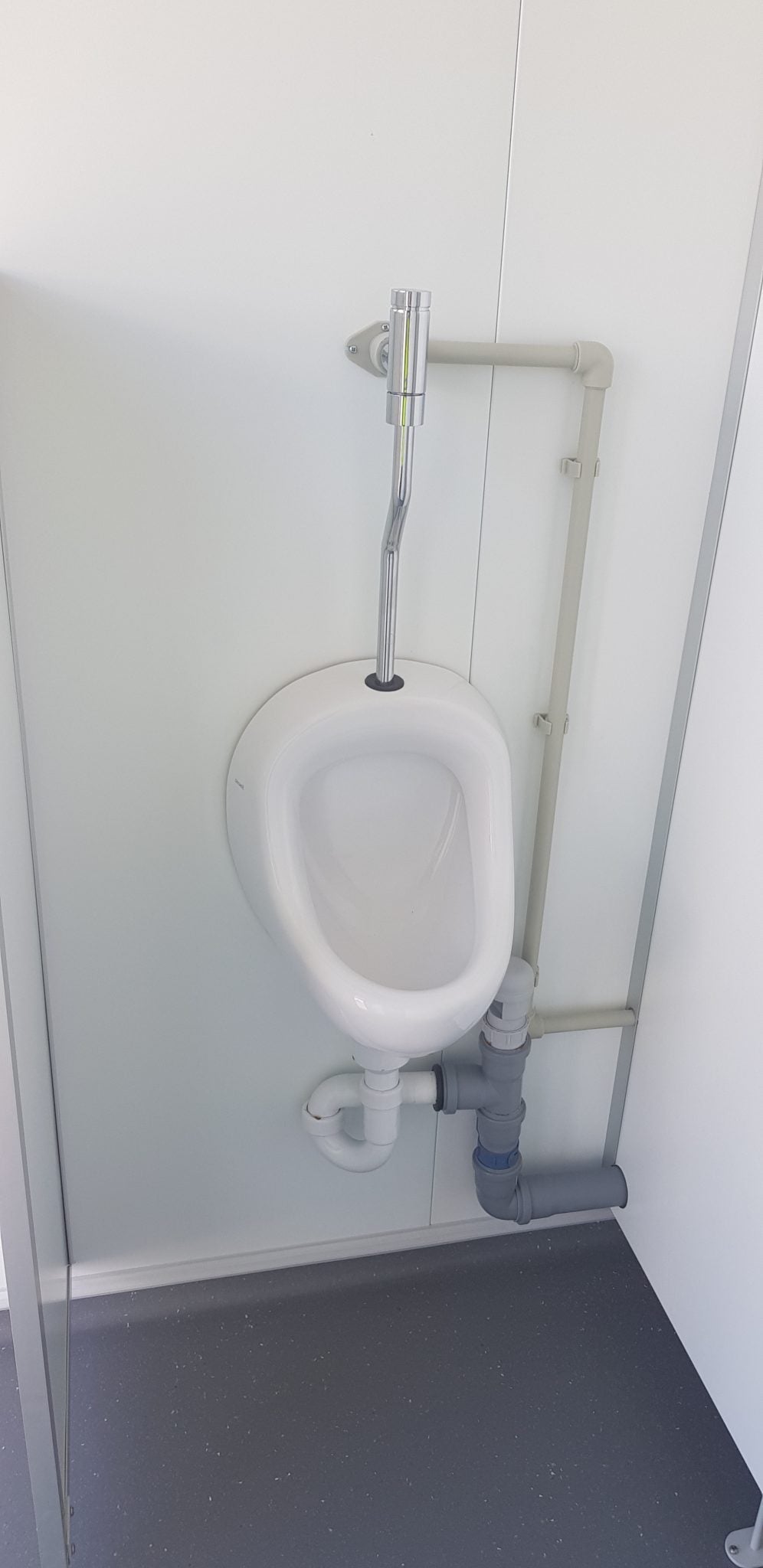 10-Fuß-Sanitärmodul mit WC, Urinal, Dusche und Waschbecken (18759) – Ansicht 4