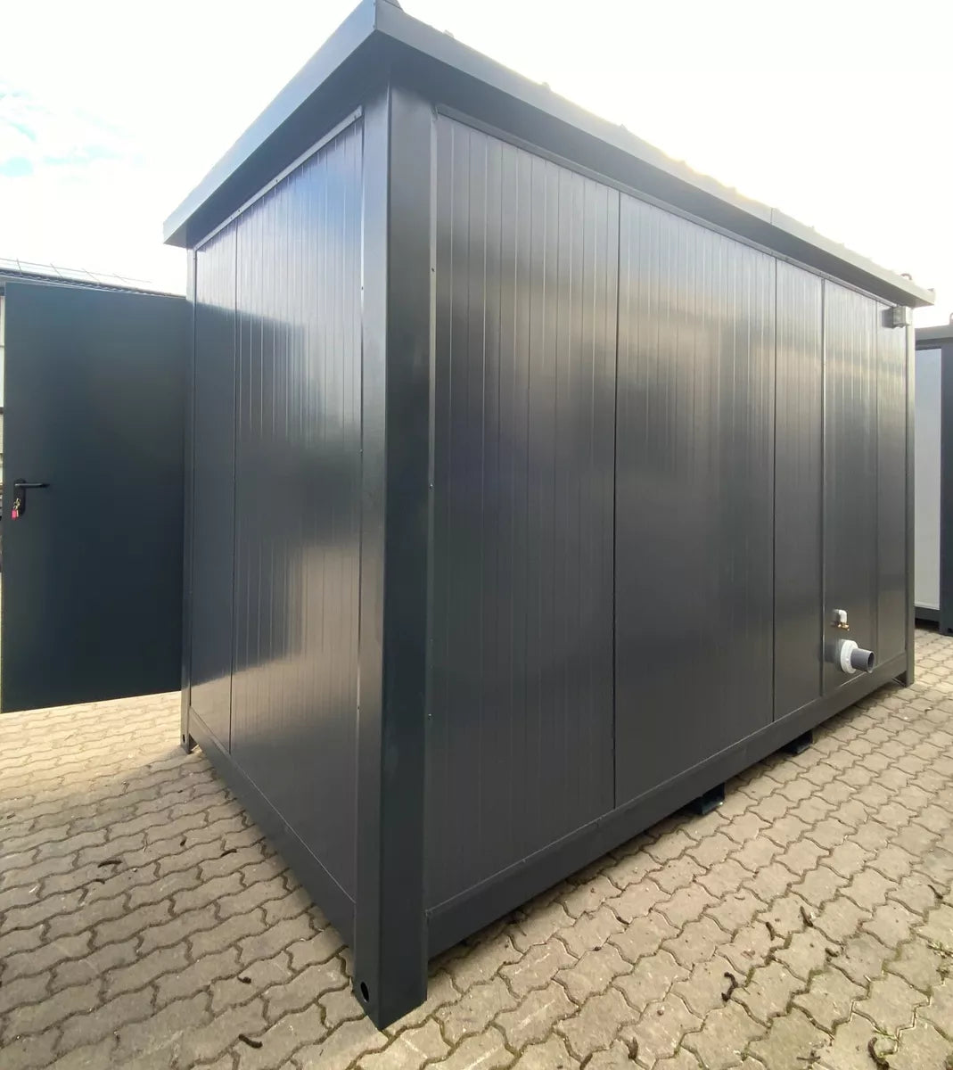 Sanitärcontainer mit WC und Rampe (Ref. 3907) – Ansicht 4