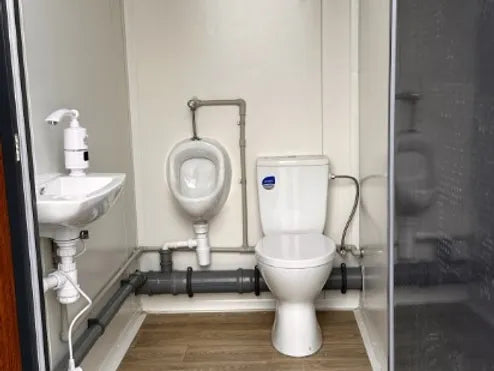 Sanitärcontainer mit Dreifachkabine (Ref. S2103) – Ansicht 6